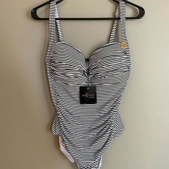 BNWT Nip Tuck Swimsuit Sorrento Stripe Joanne One Piece Size US 12 - Picture 5 of 12